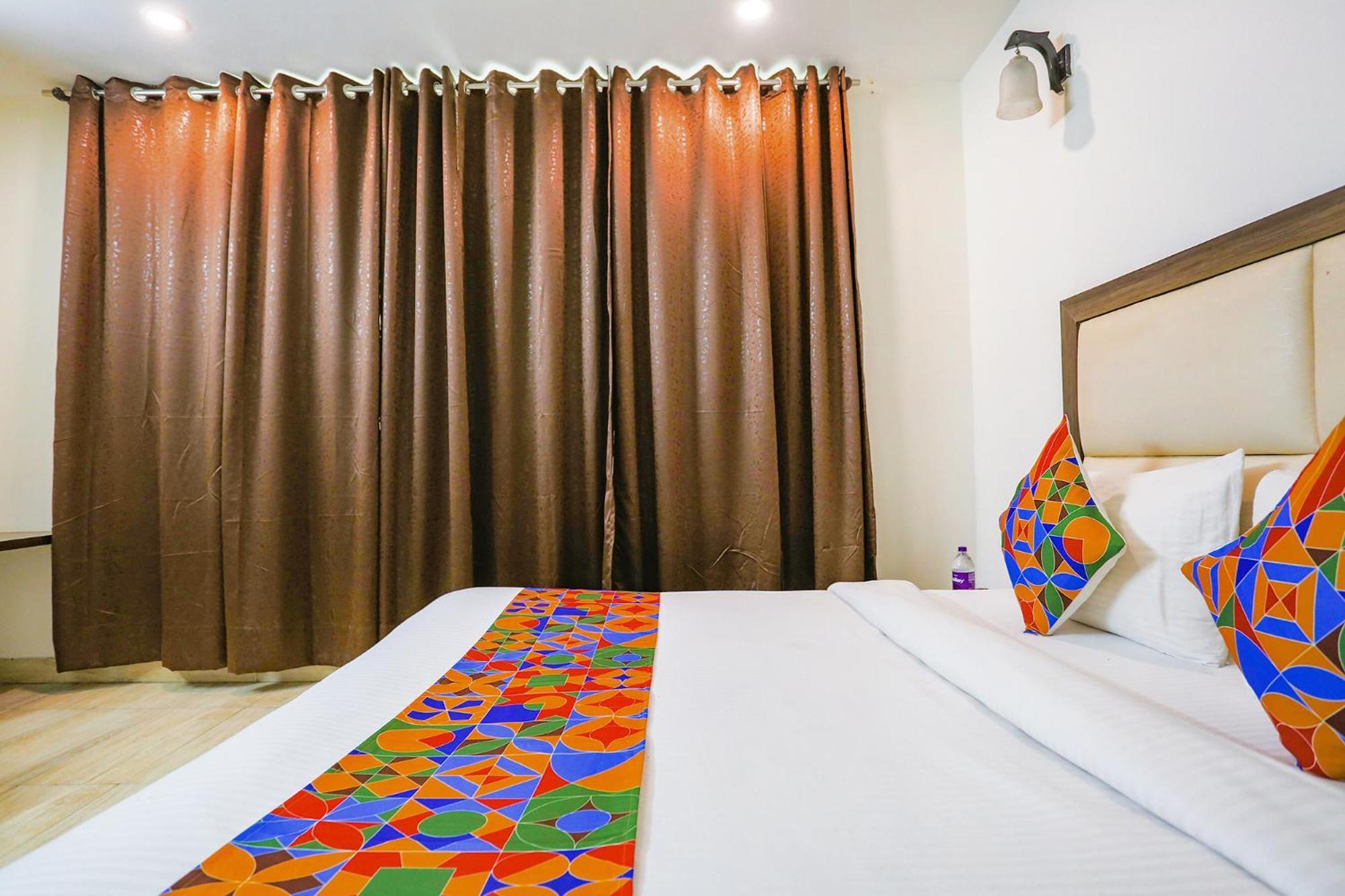 Fabhotel Jpm The Grand Bella - Nr Nehru Place Market 뉴델리 외부 사진