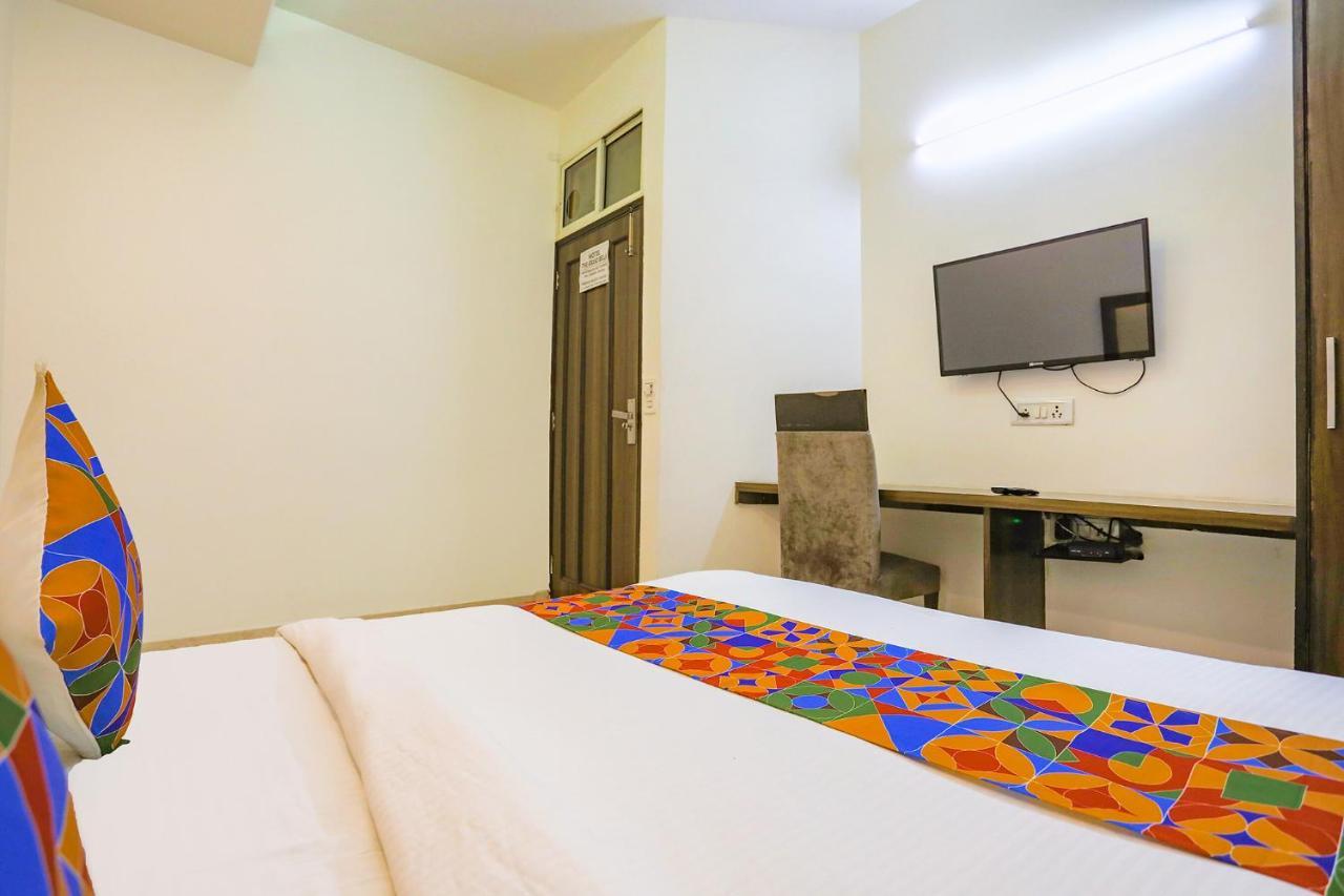 Fabhotel Jpm The Grand Bella - Nr Nehru Place Market 뉴델리 외부 사진